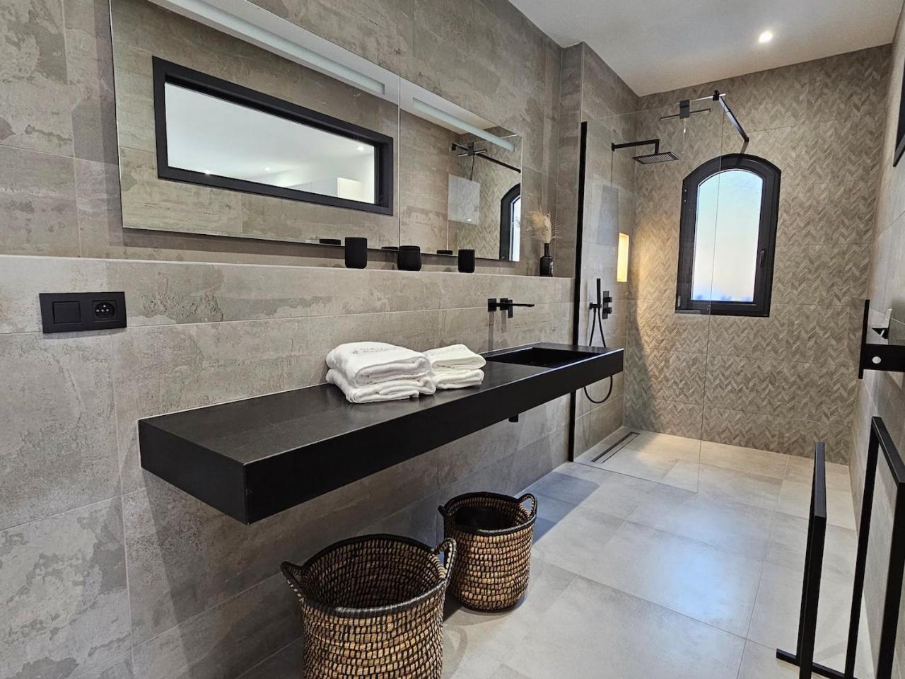 Suite Sieste En Provence Entrecasteaux Exterior photo